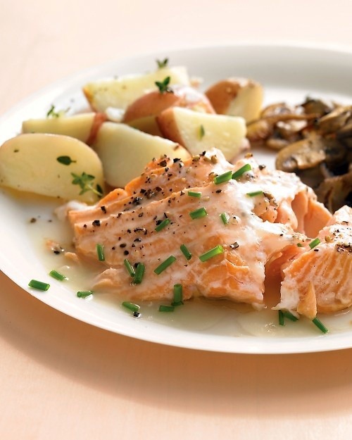 Roasted Salmon with White Wine Sauce