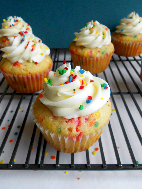 Recipe: Easy Funfetti Cupcakes