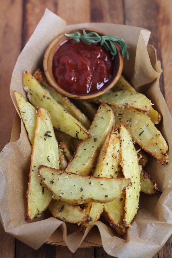 Parmesan Rosemary Oven Fries (via Inquiring Chef)