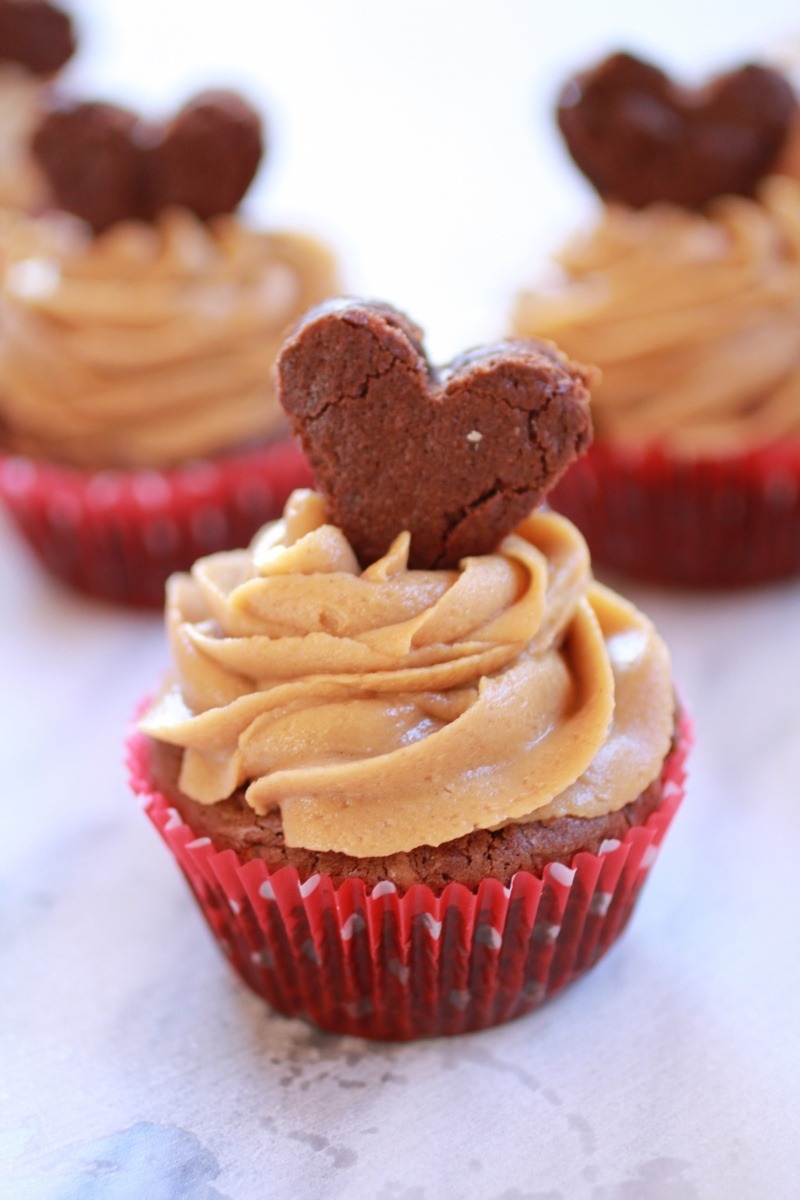 Recipe: Valentine Brownie Cupcakes with Peanut Butter Frosting