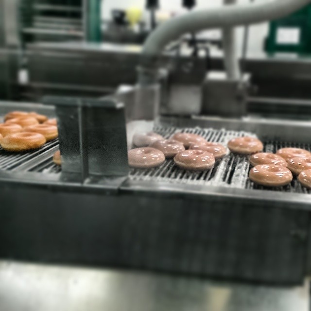 Hot, fresh donuts! #food #la #krispiekreame #donuts