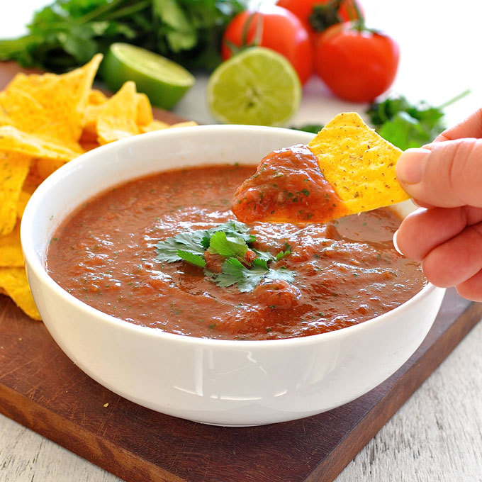 Super easy restaurant style salsa