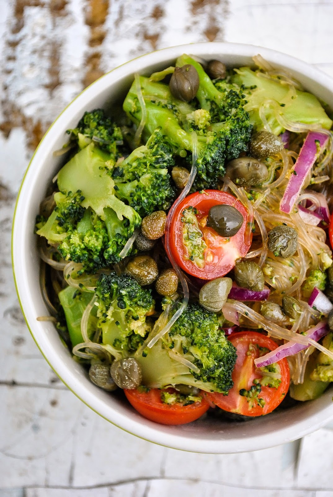 (via Broccoli and noodle salad with capers VeganSandra tasty, cheap and easy vegan recipes by Sandra Vungi)
